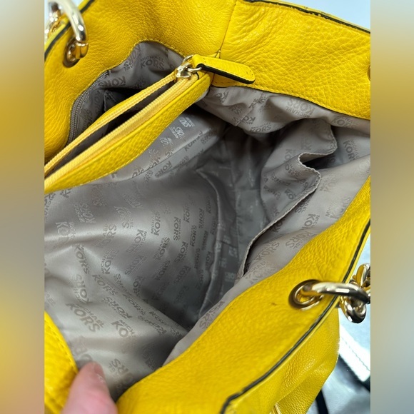 MICHAEL Michael Kors Large Leather Fulton Chain Shoulder Tote (Citrus) - Picture 9 of 16